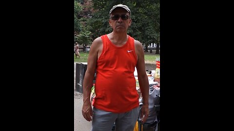 Luodong Briefly Massages Elderly White Man At The Park