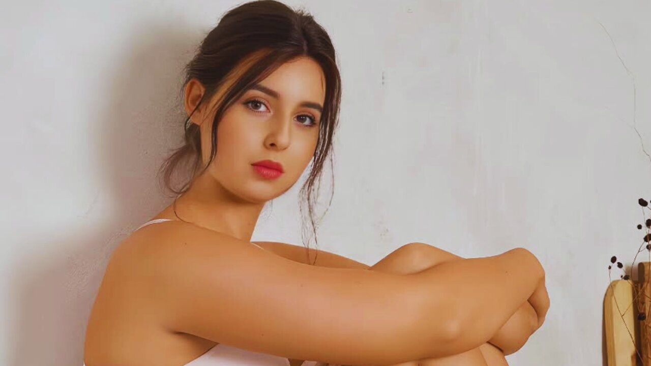 "Sassy Maaya: India's Virtual AI Bikini Model