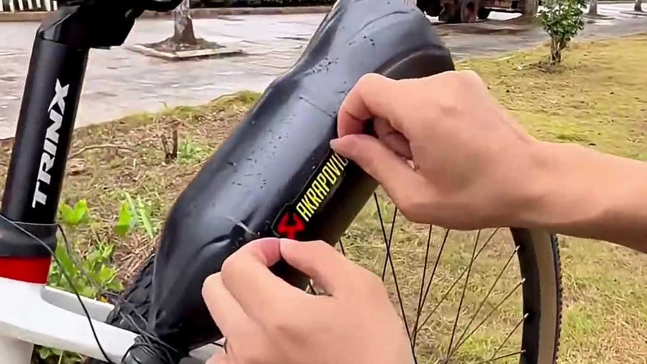 Bike V8 sports car sound simulator