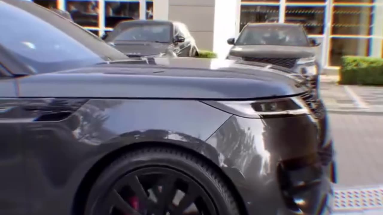 Don't Miss This: Land Rover Unloading! 🚙 Secure Enclosed Car Shipping