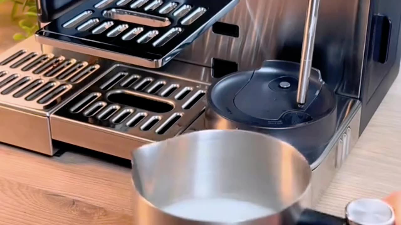Ninja ES601 Luxe Café: 2-in-1 Espresso & Drip Machine with Built-In Grinder!