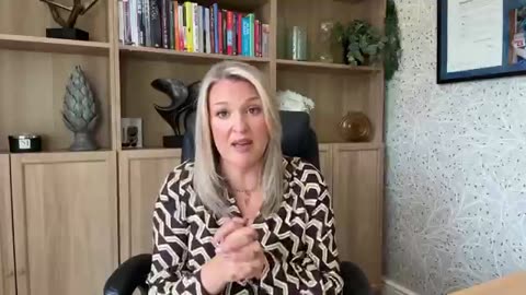Managing the Financials | The 6 Minute Entrepreneur | Sara Davies