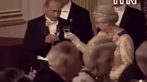When the Queen Taught Putin a Lesson—Silently
