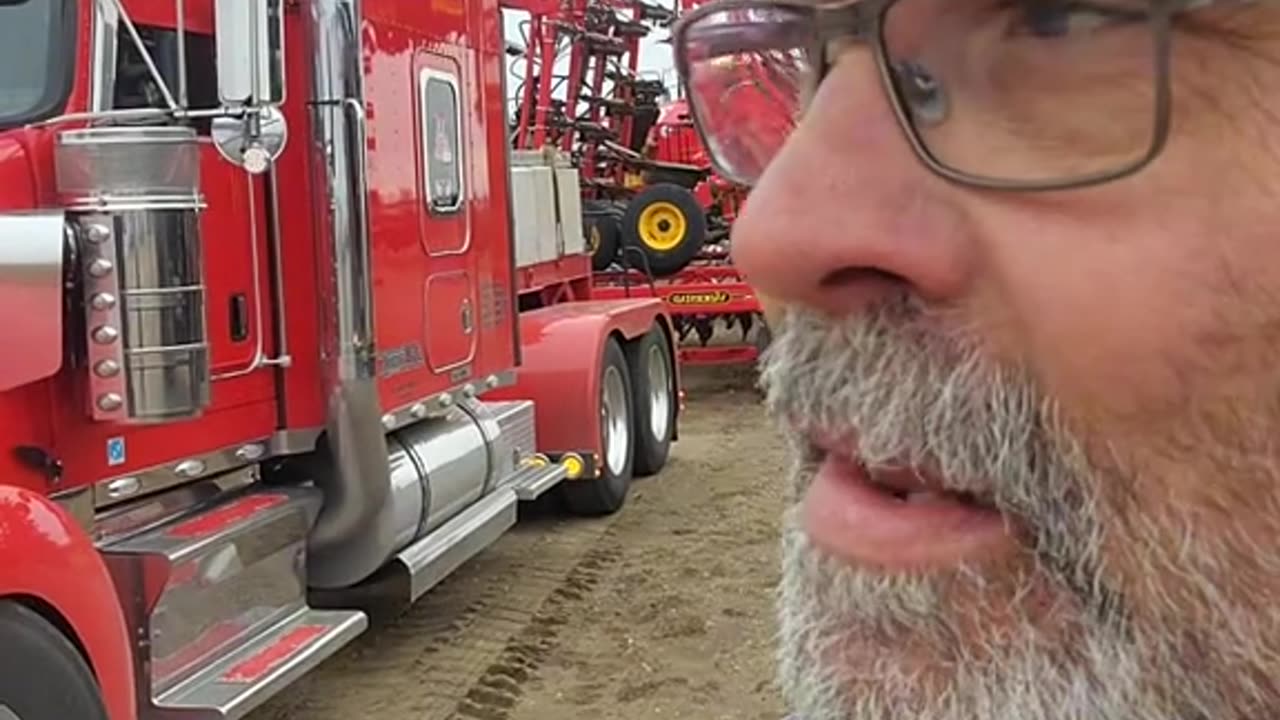 Vengeful corrupt liberal government attempting to seize Chris Barber Big Red Truck! 🚚🤬