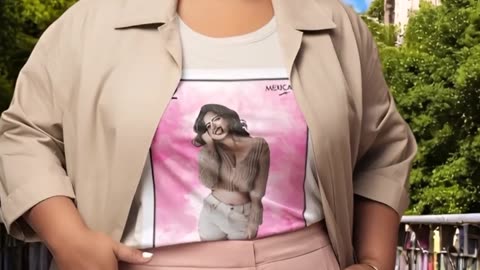 ¿Quieres ser la reina del estilo? Descubre esta camiseta única ahora mismo. #moda #estilo
