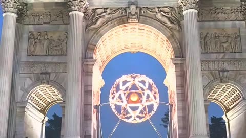 L'Arco della Pace brilla:lo spettacolo del Braciere Olimpico a Milano di Milano-Cortina2026.A partire dal 7 febbraio 2026,il Braciere all'Arco della Pace ha uno show quotidiano.Lo show dura dai 3 ai 5 minuti e si svolge ogni ora dalle 17 alle 23