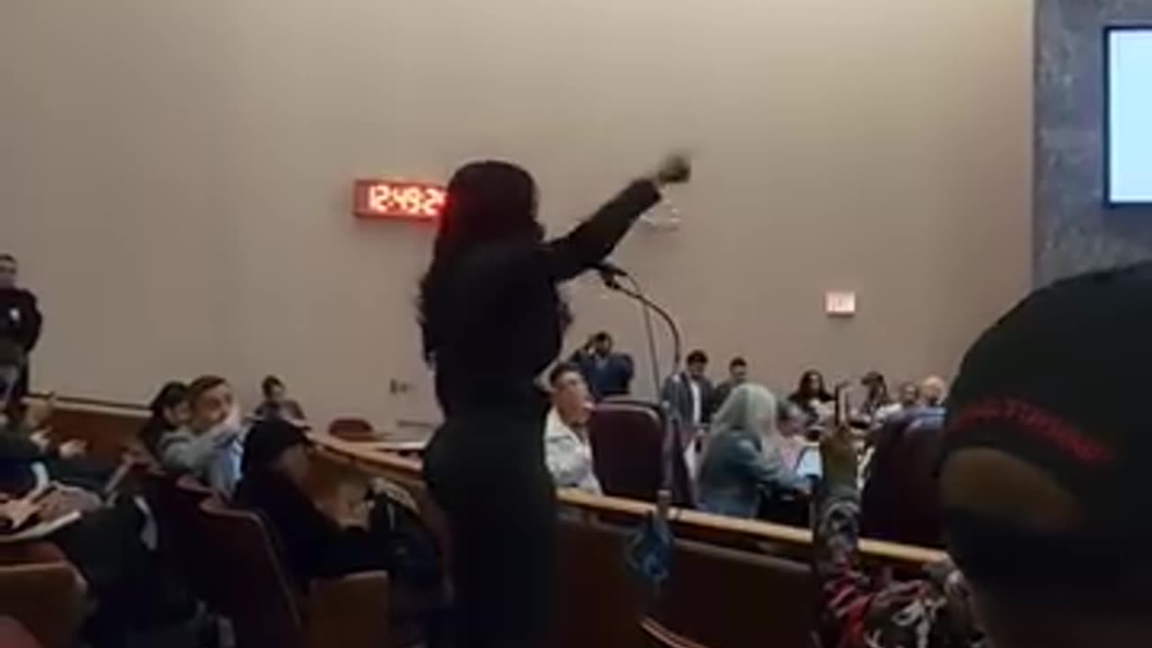 Black trump Supporter Let Chicago mayor have it💯💯