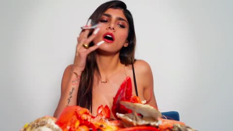 MIA KHALIFA SECRETS HOT GIRL