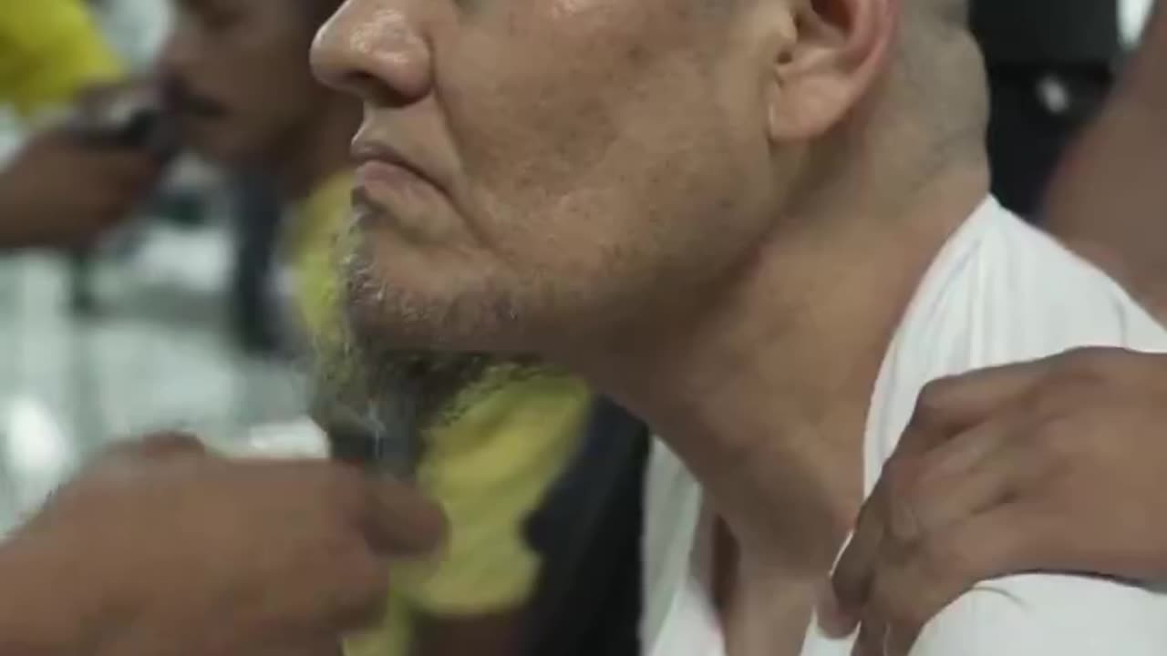 π¨πΊπ²πΈπ» BREAKING Venezuelan gang members deported by Trump arrive at mega-prison in El Salvador.