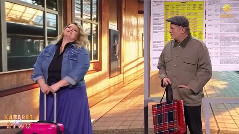 Kabaret Moralnego Niepokoju 🚉😂 | Na peronie | Skecz z życia wzięty – czekając na pociąg