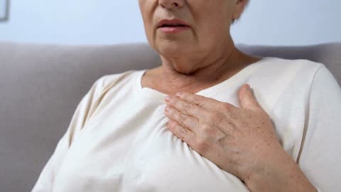 Ho khó thở, khò khè có nguy hiểm không? Dược Bình Đông