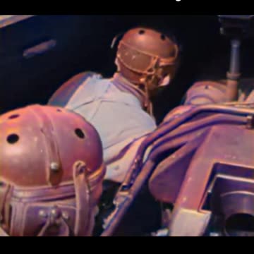 M10 tank destroyer firing inside ⚙️ 1942 training drill 🎯 #Colourized