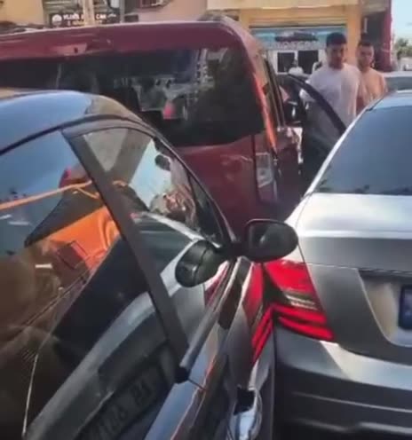 Aksident pranë portit të Vlorës, përfshihen tre automjete, nuk ka të lënduar