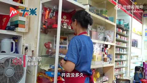 湖南阿姨开超市为晚归女孩留灯13年