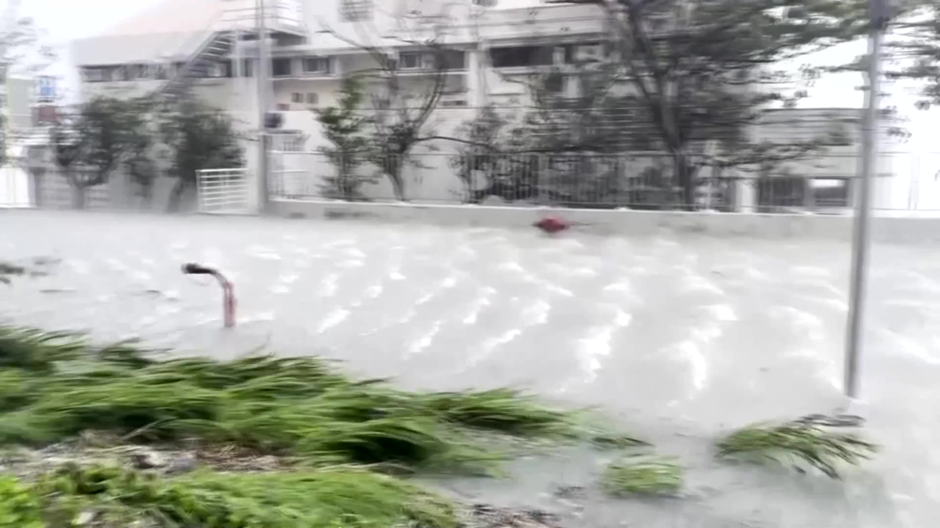 Typhoon Ragasa batters Hong Kong with strong winds and heavy rain