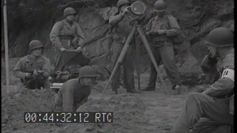 77th BEACH BN. IN PRACTICE L... - 77th BEACH BN. IN PRACTICE LANDINGS, DEVON, ENGLAND - 428-npc-4138
