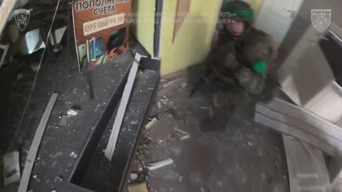 Lyut Assault Brigade of Ukraine raid and plant explosives in Russian-held building
