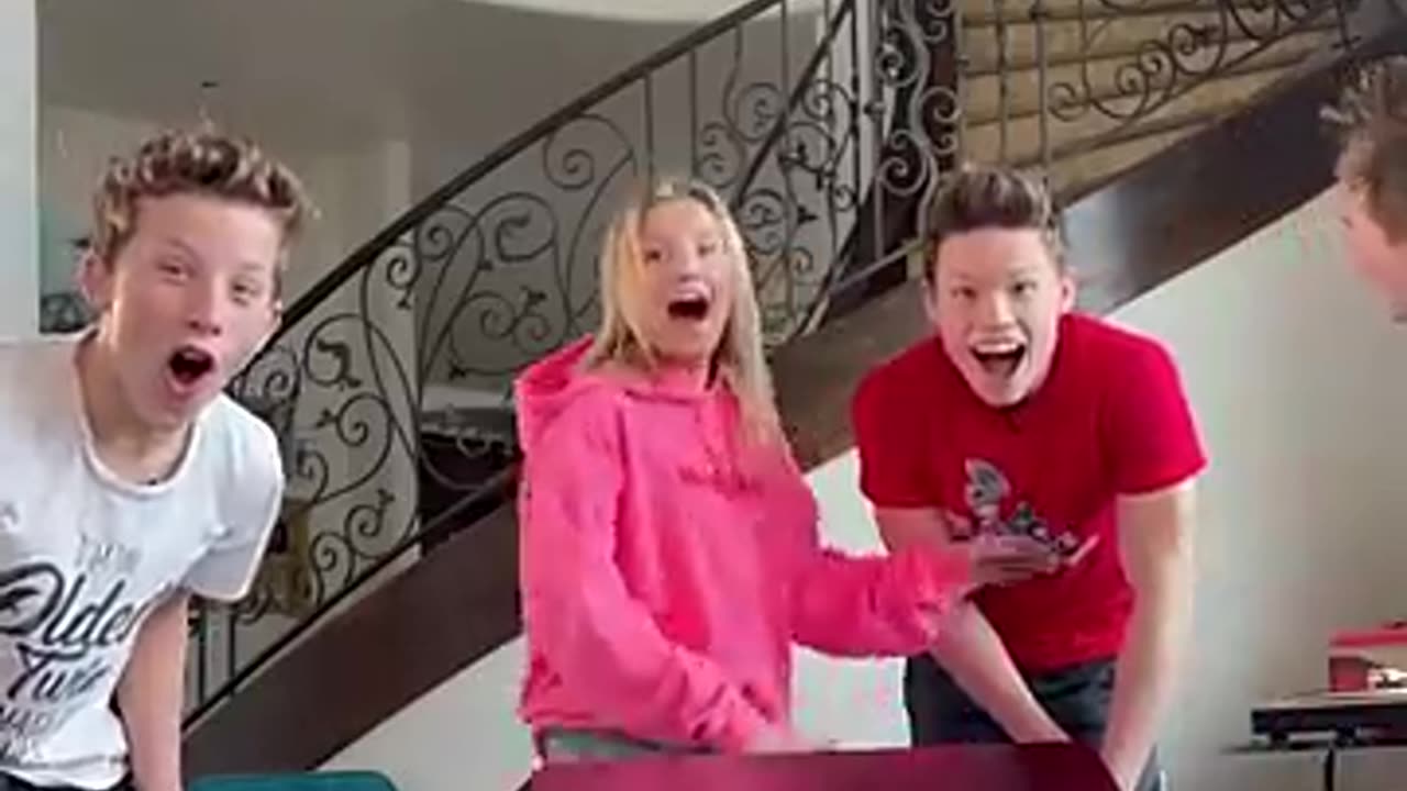 Must Watch: Oreo Roulette Challenge!