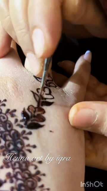 Elegant Henna Art | Beautiful Floral & Vine Mehndi Design