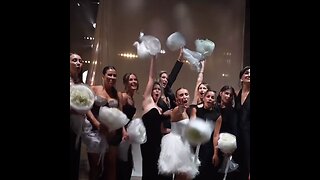 Una mujer rompe con las tradiciones nupciales