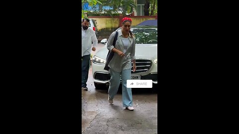 Bollywood Actress Kareena Kapoor Arrived at Beauty's Salon 🔥❤️🥰