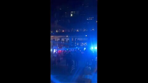 Illinois: According to this live feed, there's complete chaos at the Federal Plaza in Chicago.