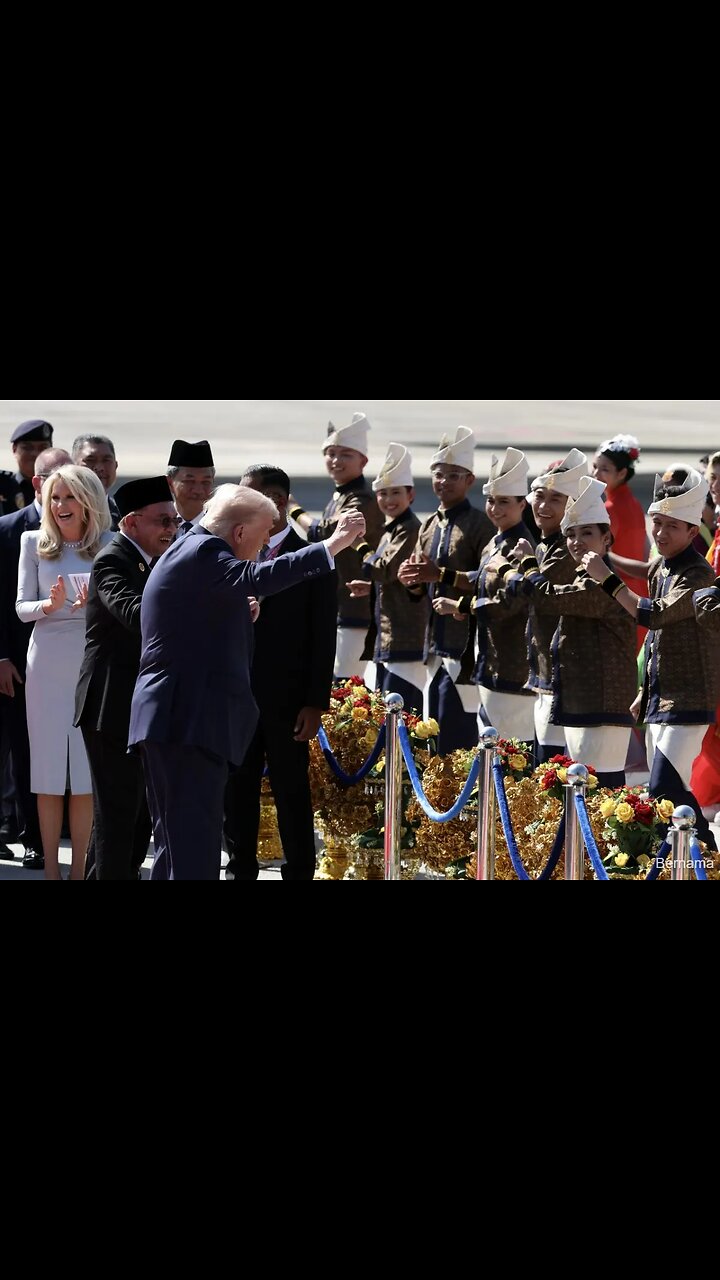Trump begins visit to Malaysia with clown dance 😲 Its embarrassing.