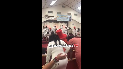The saints are going in!! 💃🏽💃🏽 #praisebreak