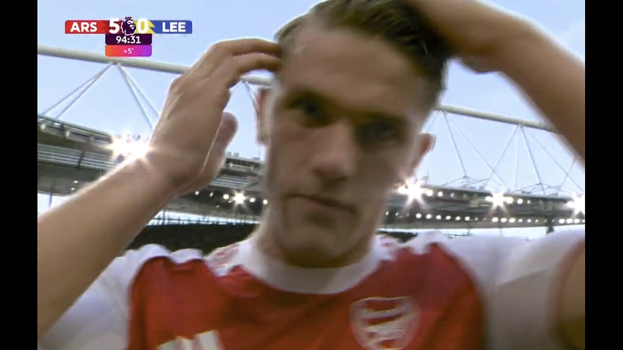 Gyökeres definitely saw the trolls about his hair flicks 😂