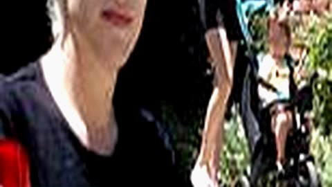 Dave Grohls Baby Mama Jennifer Young Steps Out Wi