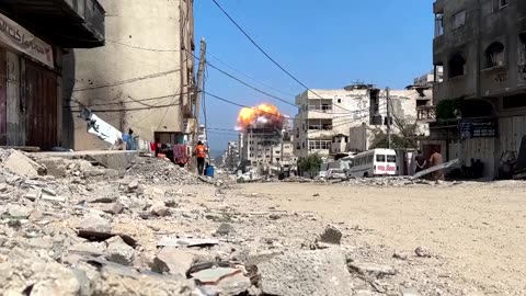 Video captures people running for cover as israeli strike hits Gaza 07/21