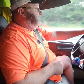 Beaver Hunter!! #reallifetruckers #truckdriver #trucking