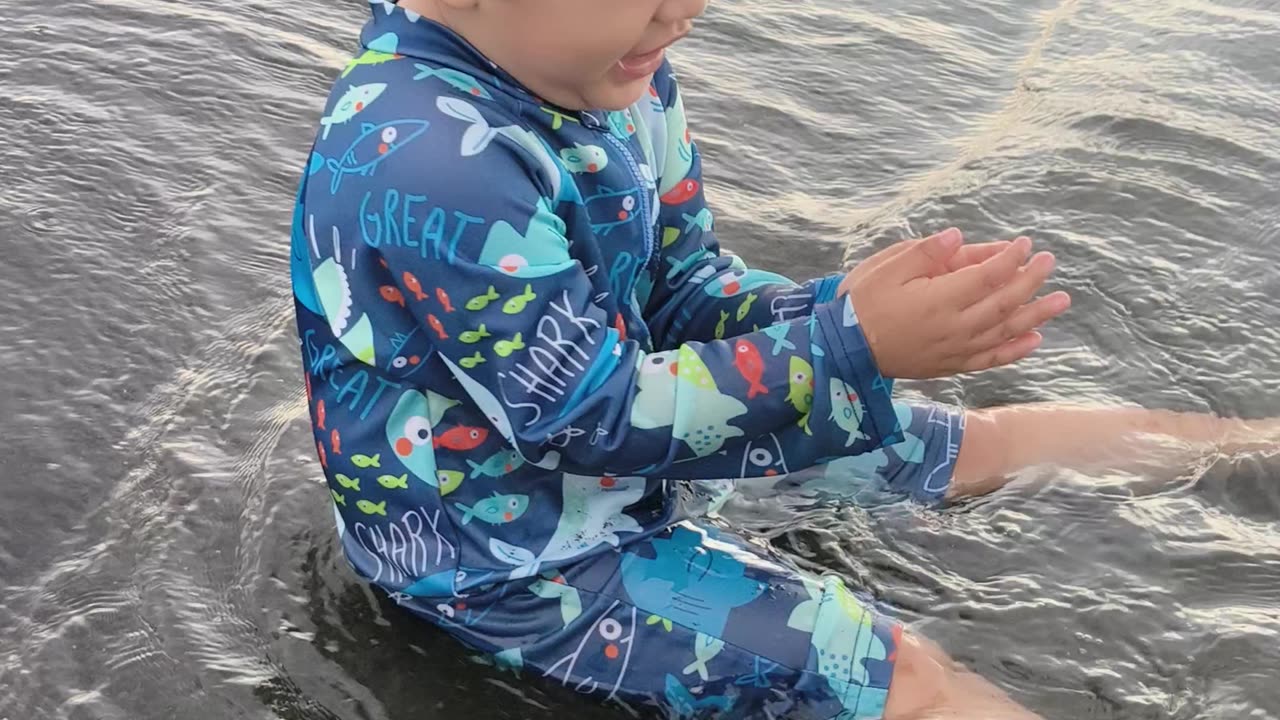 Naghumol si Grey sa dagat