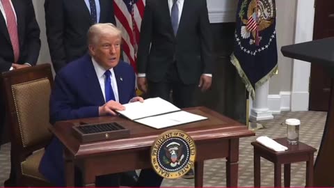 Trump shuts down Communist "News" journalist over Qatar's Gifted Plane story