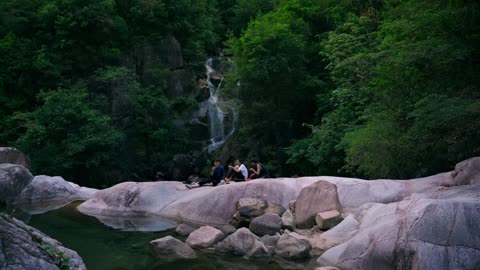 Catching Crabs in the Mountains: The Joy of Country Life in Summer