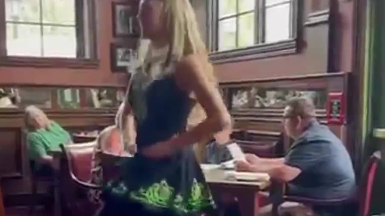 A Holly Jolly Wolly Xmasolly