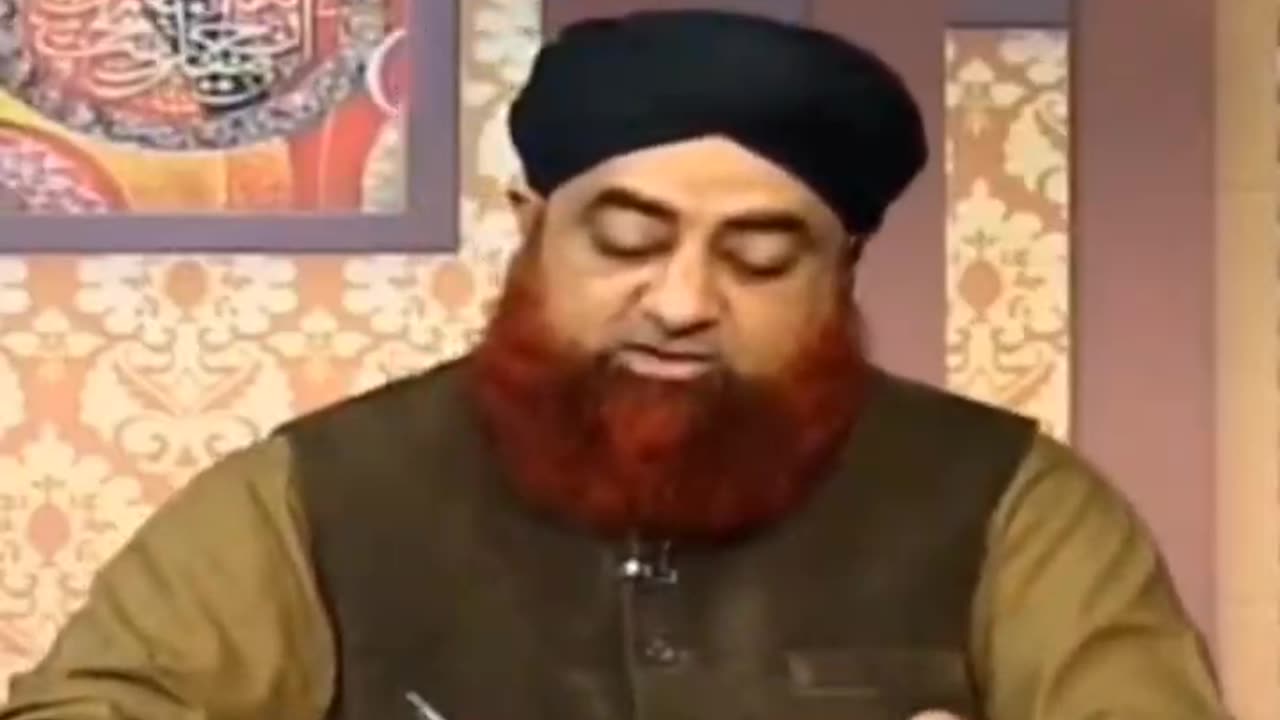 کیک پر میلاد النبی لکھنا اور کاٹنا کیسا