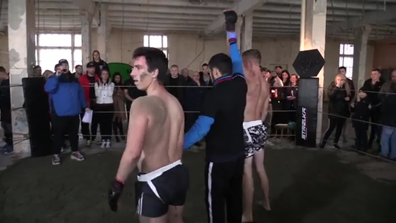 FIGHTER MMA got into the ring got in the face