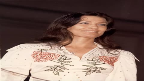Loretta Lynn - Somebody Somewhere (Don't Know What He's Missin' Tonight)