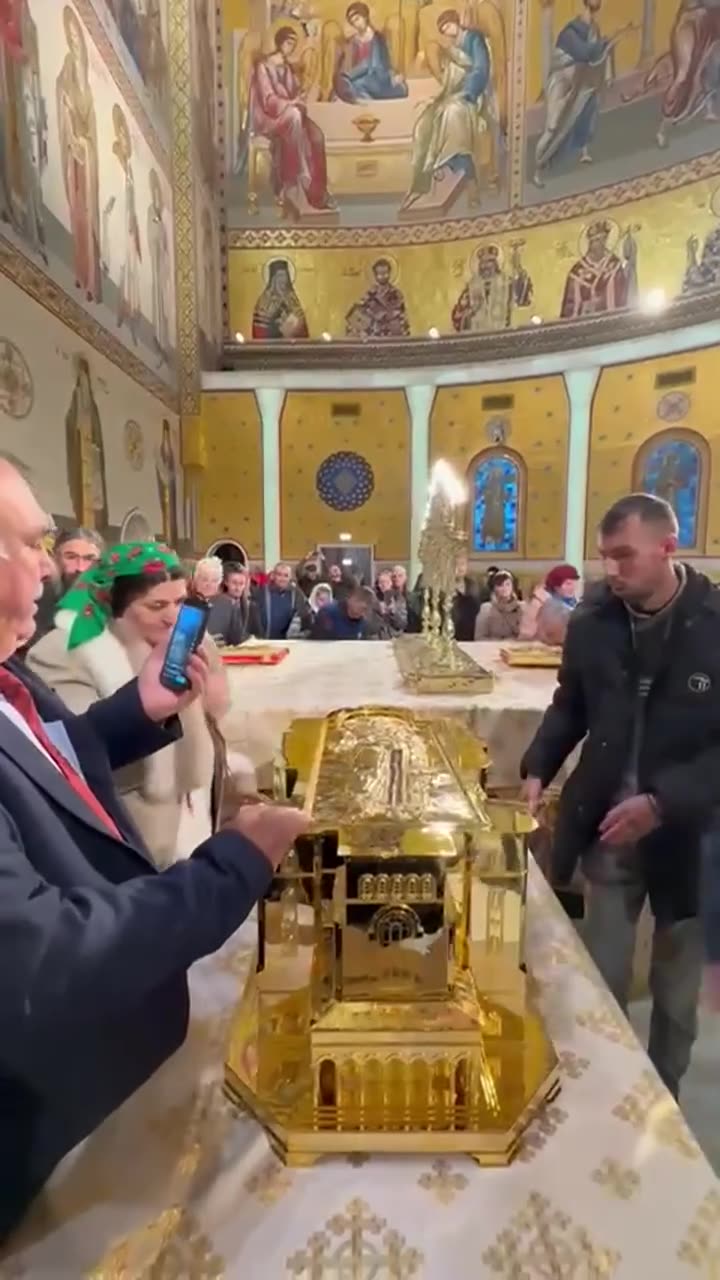 CANOANELE CE NU EXISTA LA SECTA ECUMENISTA:69 Sin.6 Ec.,19 si 44 Laod. cele despre INTRATUL IN ALTAR