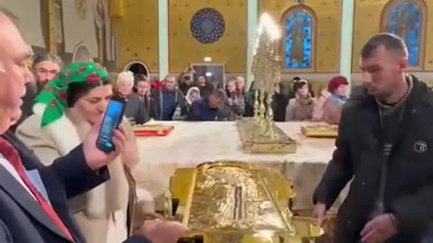 CANOANELE CE NU EXISTA LA SECTA ECUMENISTA:69 Sin.6 Ec.,19 si 44 Laod. cele despre INTRATUL IN ALTAR