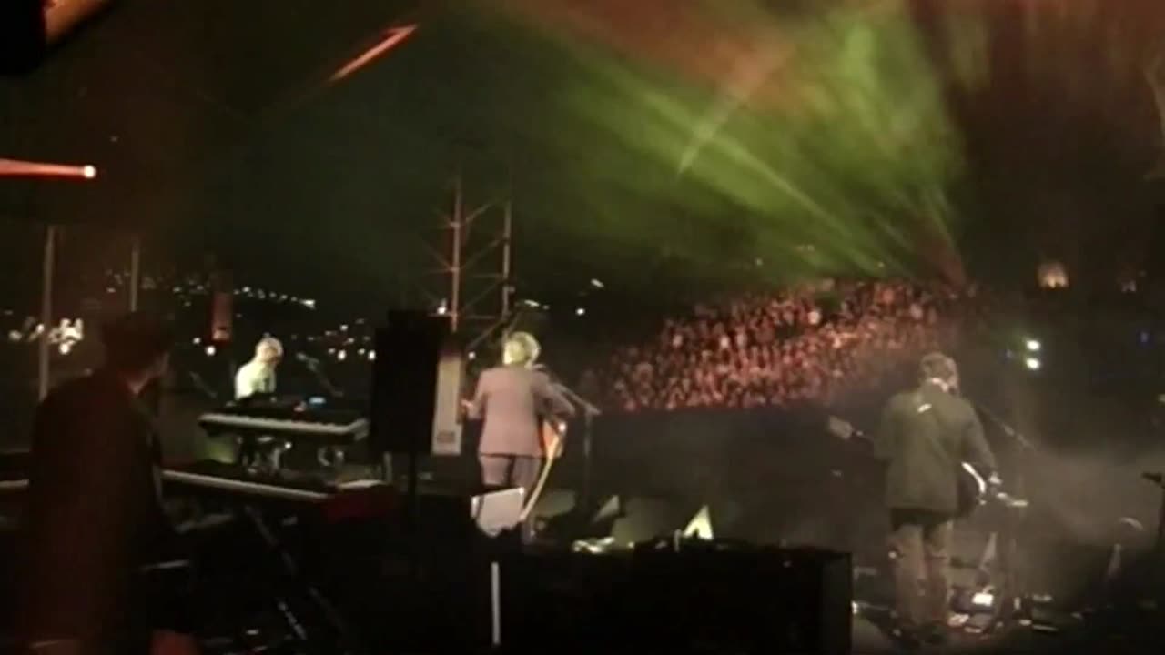 Pineapple Head - Crowded House (live)