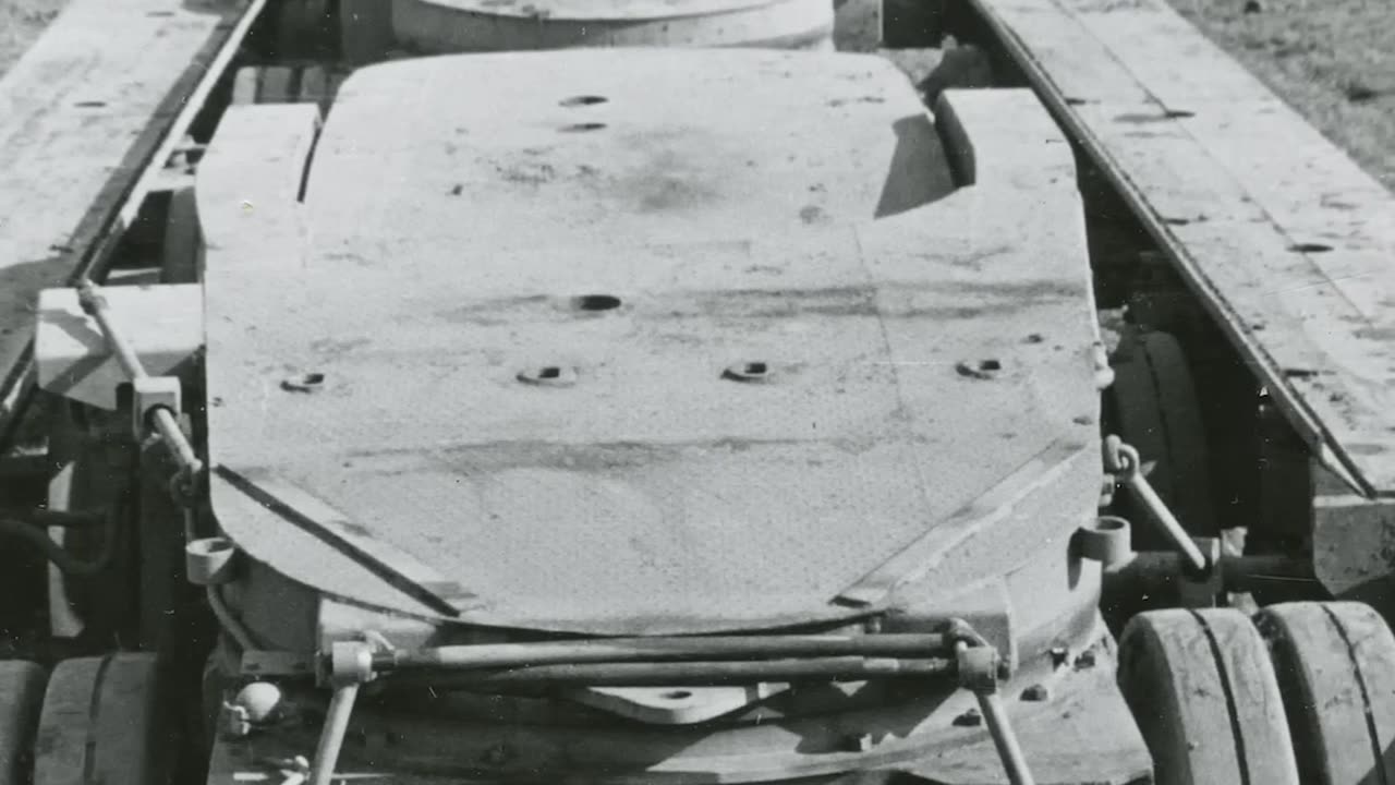 Dieses Monster schleppte den Königstiger – 75 Tonnen, 24 Räder, 10 Meter lang!