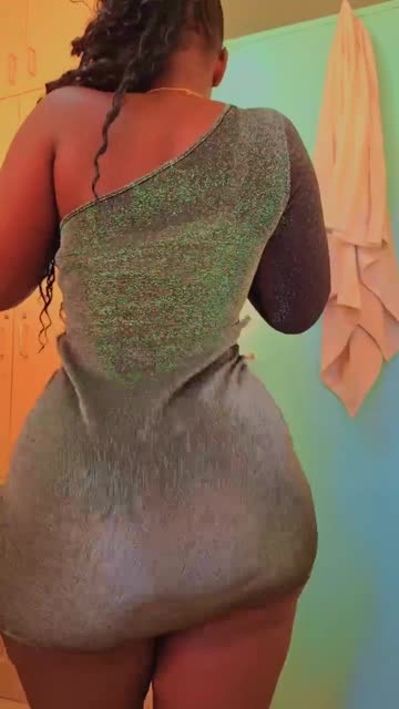 Solo Butt Dancing On Camera.