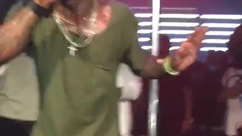 2015 Lil Wayne. Rapping Truffle Verse Live. Aura