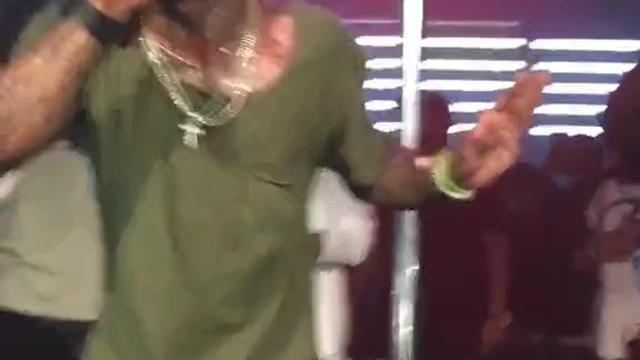 2015 Lil Wayne. Rapping Truffle Verse Live. Aura