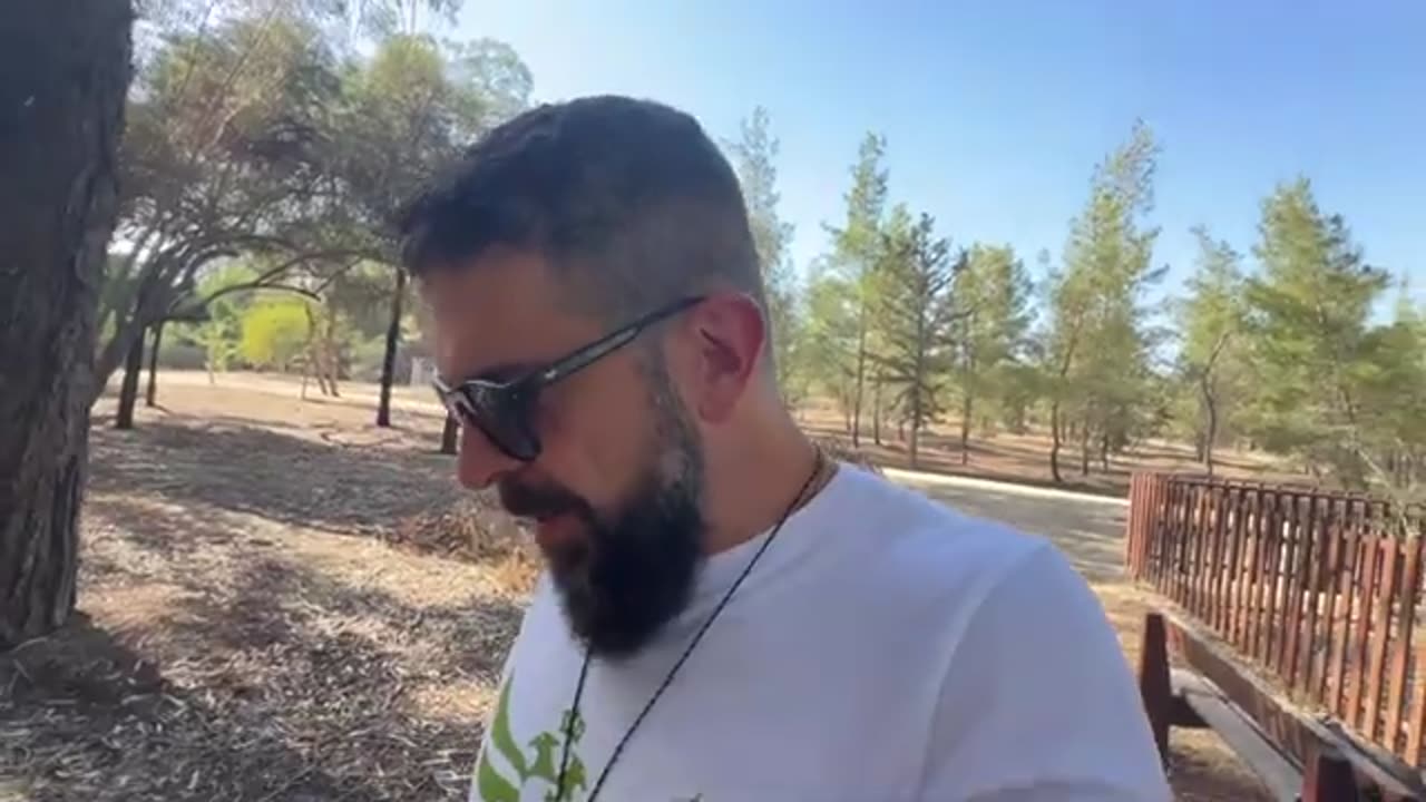 Trump dumps Ukraine, trashes Russia, wants aircraft shot down. Moldova 2nd front. UN Escalator Gate