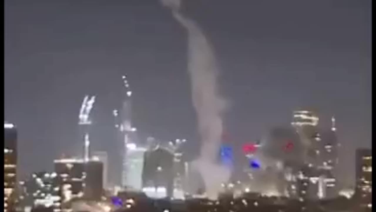 Tel Aviv Hit by Iranian Missiles in Retaliation for Israeli Attack