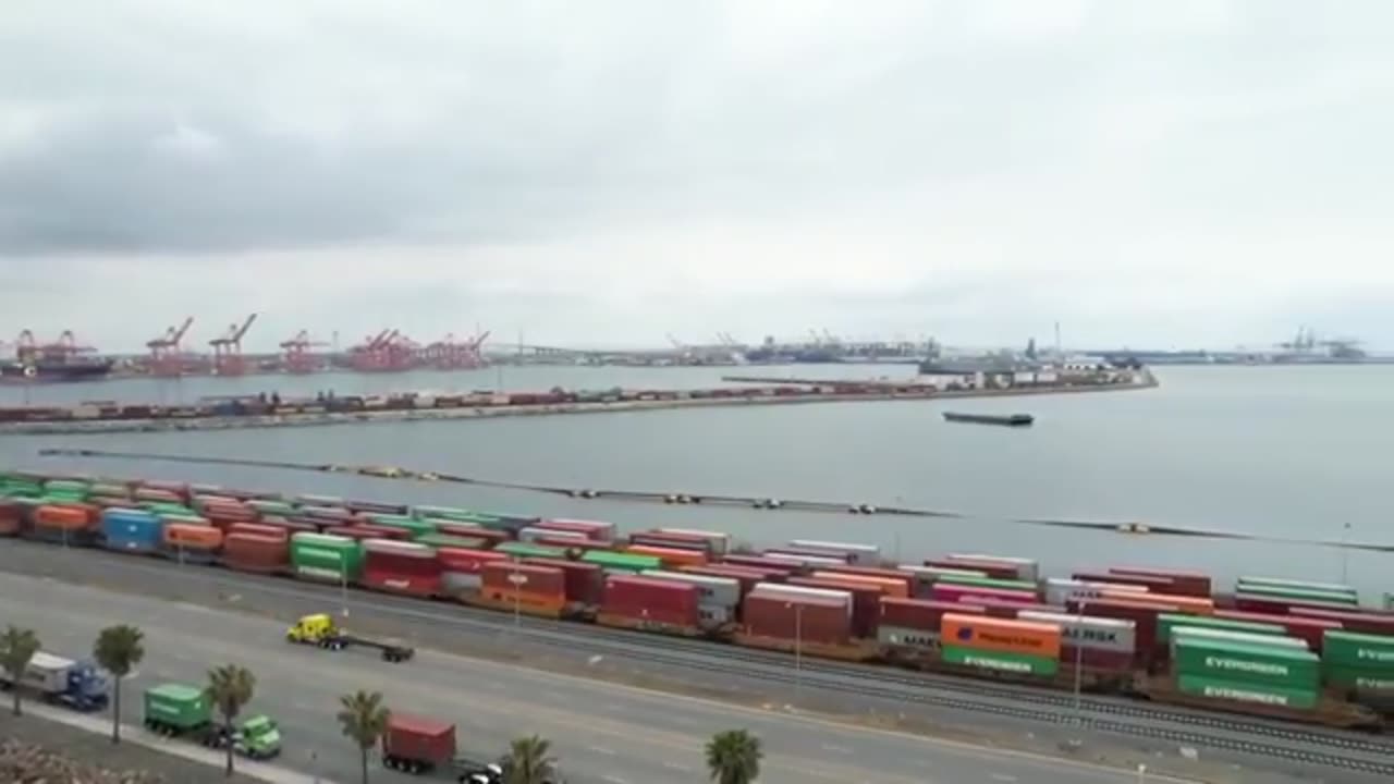 Federal appeals court allows Trump's tariffs to continue