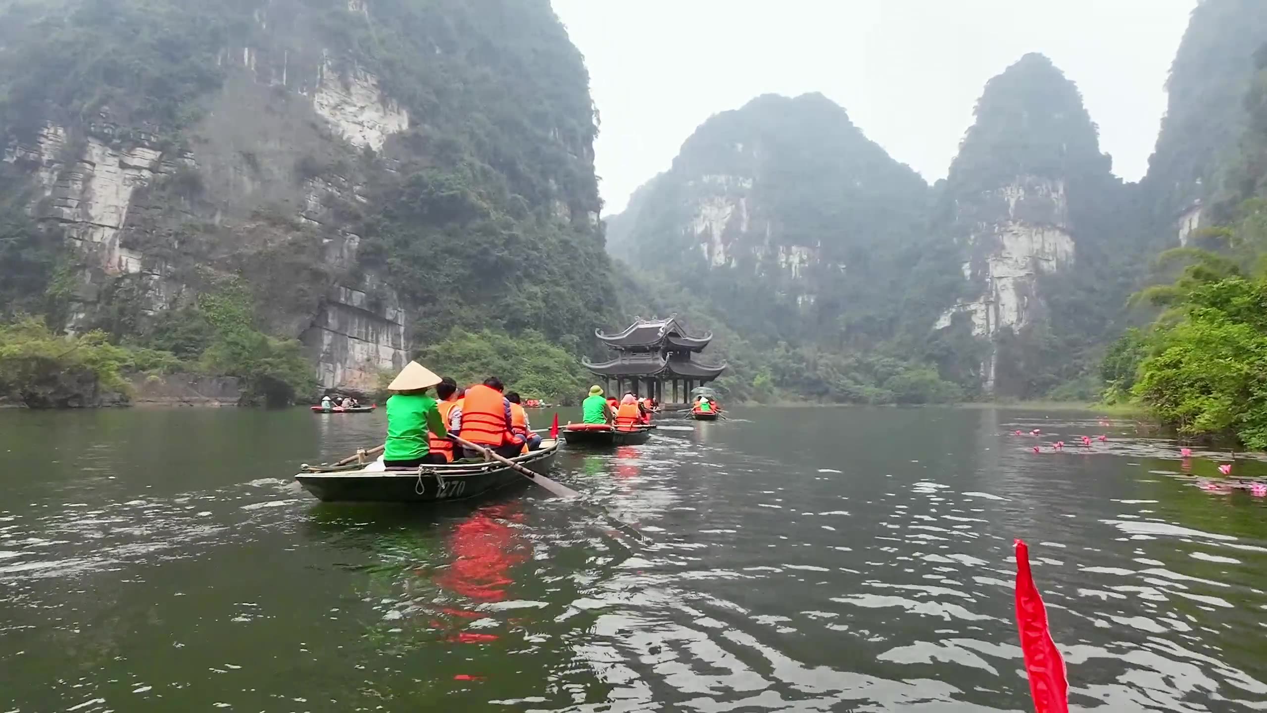 🇻🇳 Dad & Lad in Vietnam – Rowing Through Halong Bay 🌊